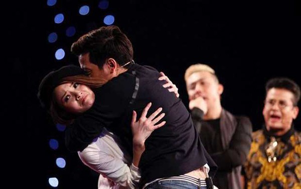 Sở thích ôm hôn đồng nghiệp nữ của Trường Giang đã thay đổi sau scandal với Nam Em?